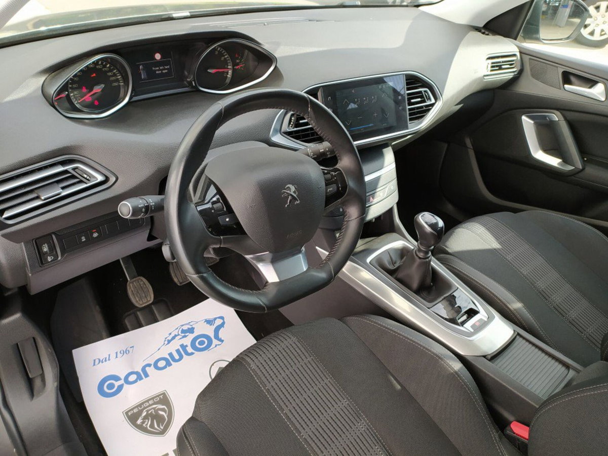 Peugeot 308 PureTech Turbo 130 S&S Allure Pack (4)