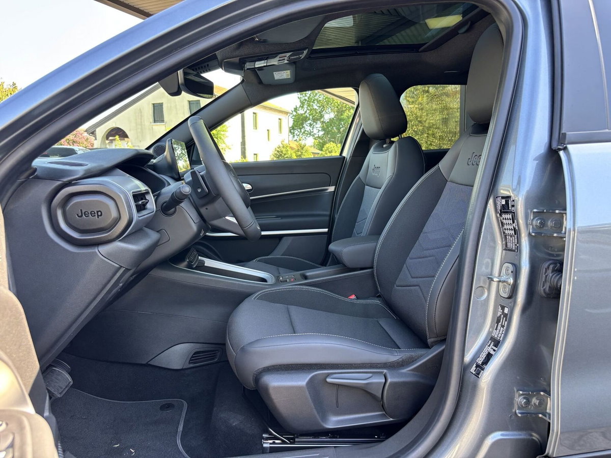Jeep Avenger 1.2 turbo e-hybrid mhev Summit fwd 110cv edct6 (11)