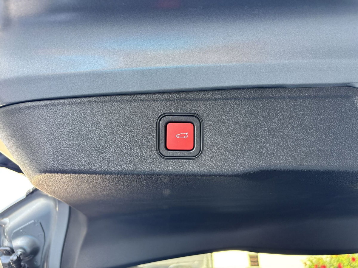 Jeep Avenger 1.2 turbo e-hybrid mhev Summit fwd 110cv edct6 (8)