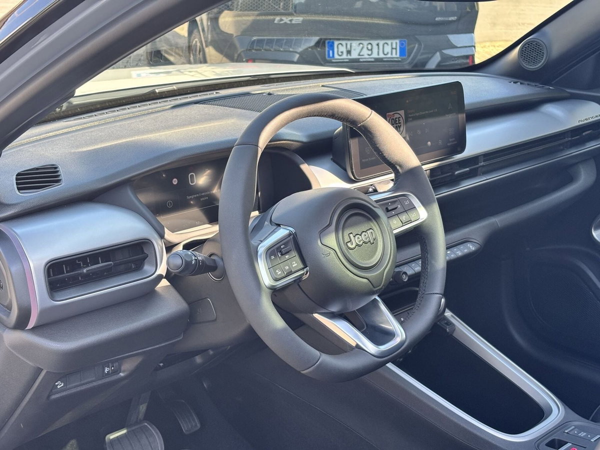 Jeep Avenger 1.2 turbo e-hybrid mhev Summit fwd 110cv edct6 (10)