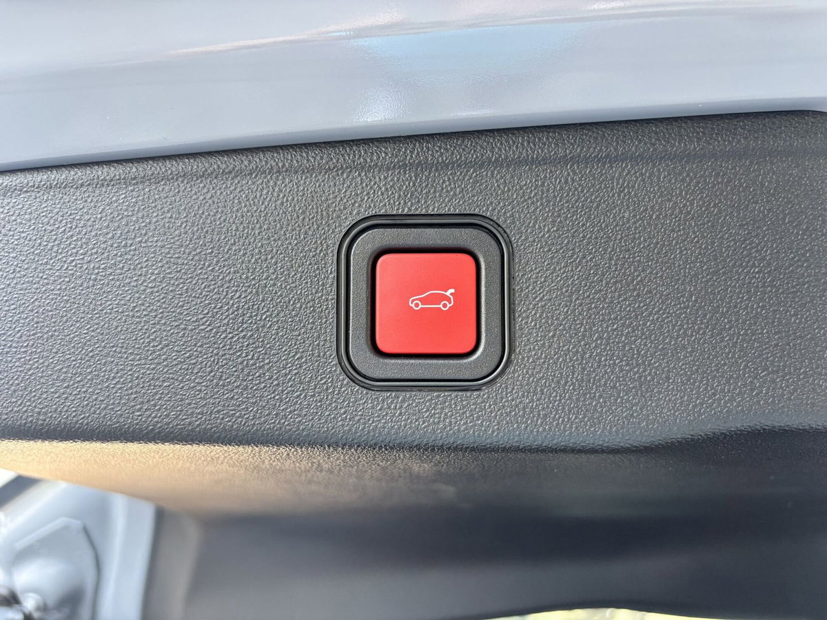 Jeep Avenger 1.2 turbo e-hybrid mhev Summit fwd 110cv edct6 (7)