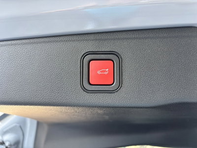 Jeep Avenger 1.2 turbo e-hybrid mhev Summit fwd 110cv edct6 (7)