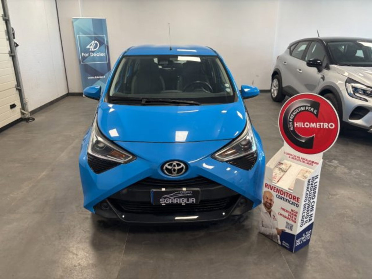 Toyota Aygo 1.0 VVT-i 69 CV 5 porte x-cool MMT (2)