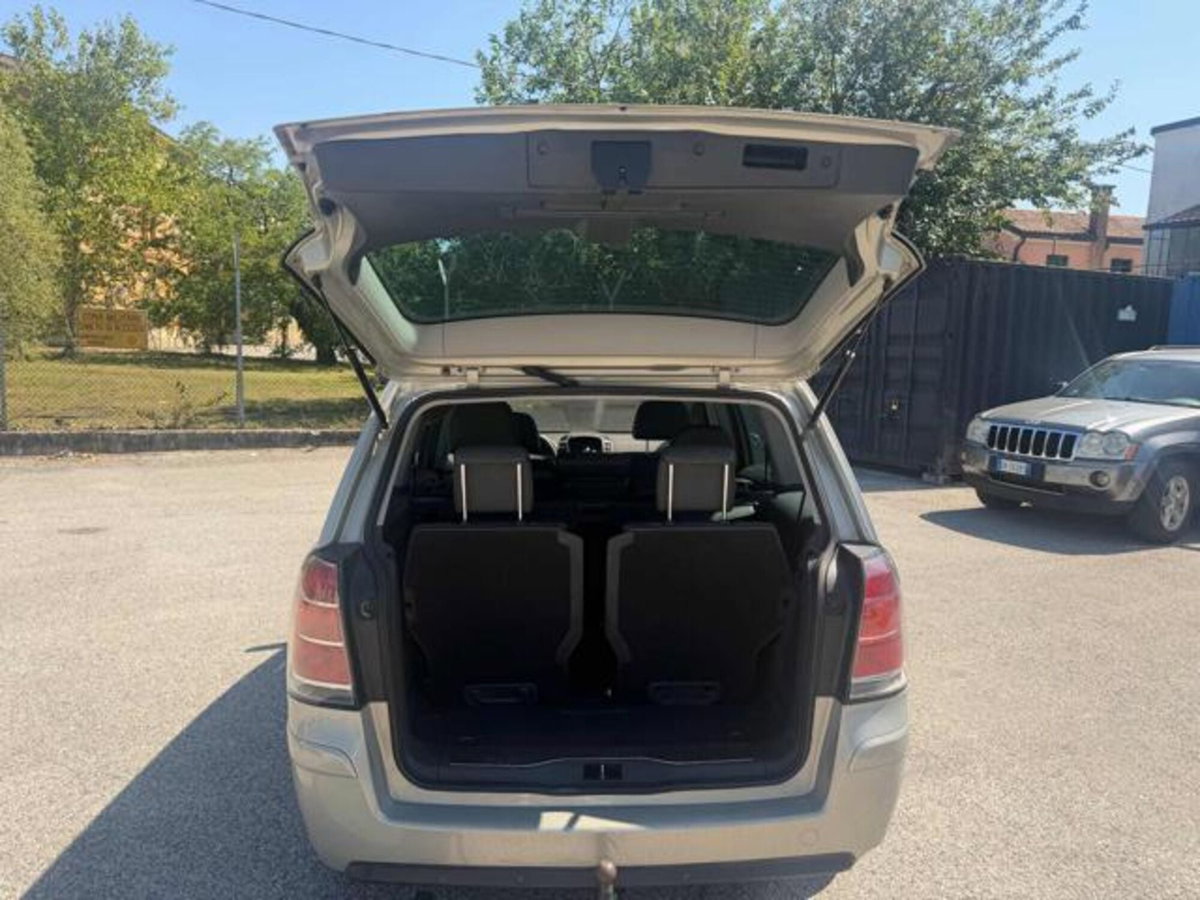 Opel Zafira 1.9 16V CDTI 150CV aut. Cosmo (16)
