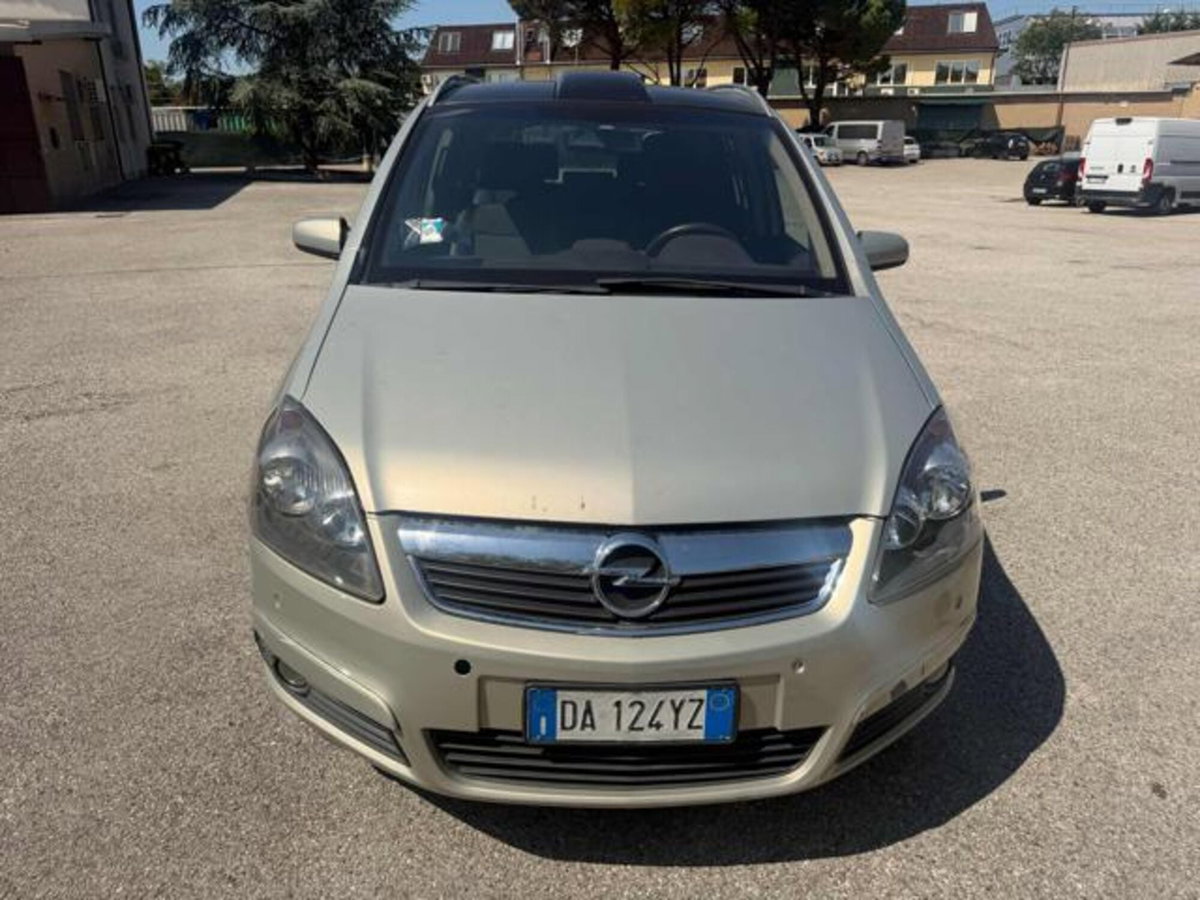 Opel Zafira 1.9 16V CDTI 150CV aut. Cosmo (2)