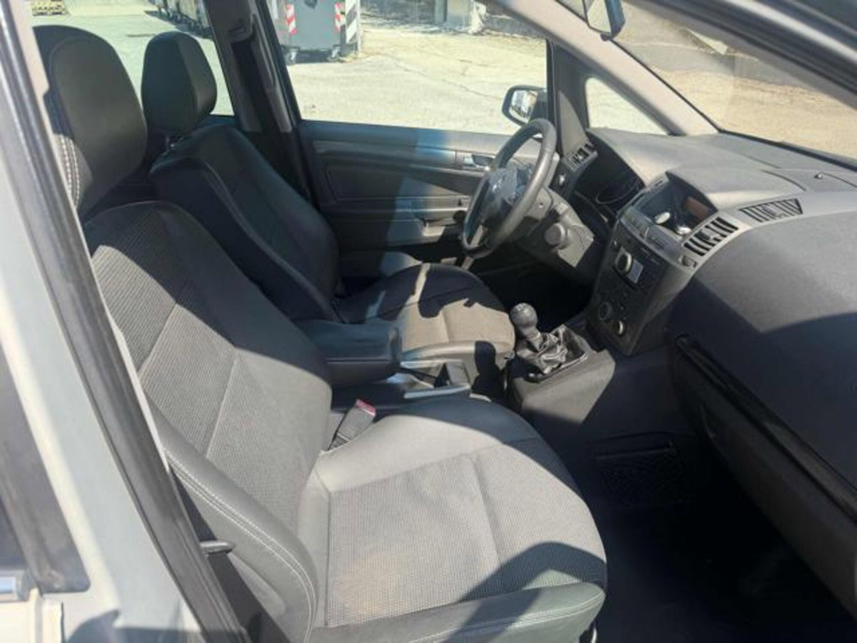 Opel Zafira 1.9 16V CDTI 150CV aut. Cosmo (3)