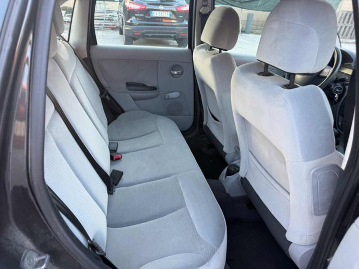 Citroen C3 1.1 airdream Gold by Pinko (6)