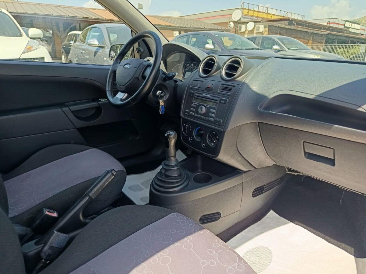 Ford Fiesta 1.4 TDCi 3p. Ghia (17)