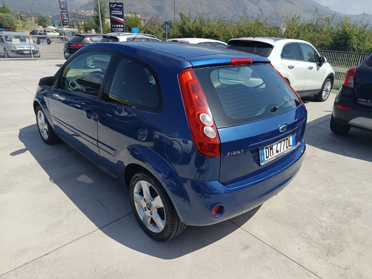 Ford Fiesta 1.4 TDCi 3p. Ghia (9)