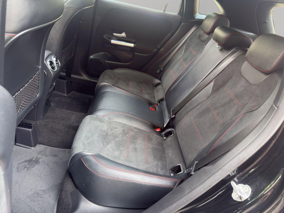 Mercedes-Benz GLA SUV 200 d Automatic 4Matic Premium (15)