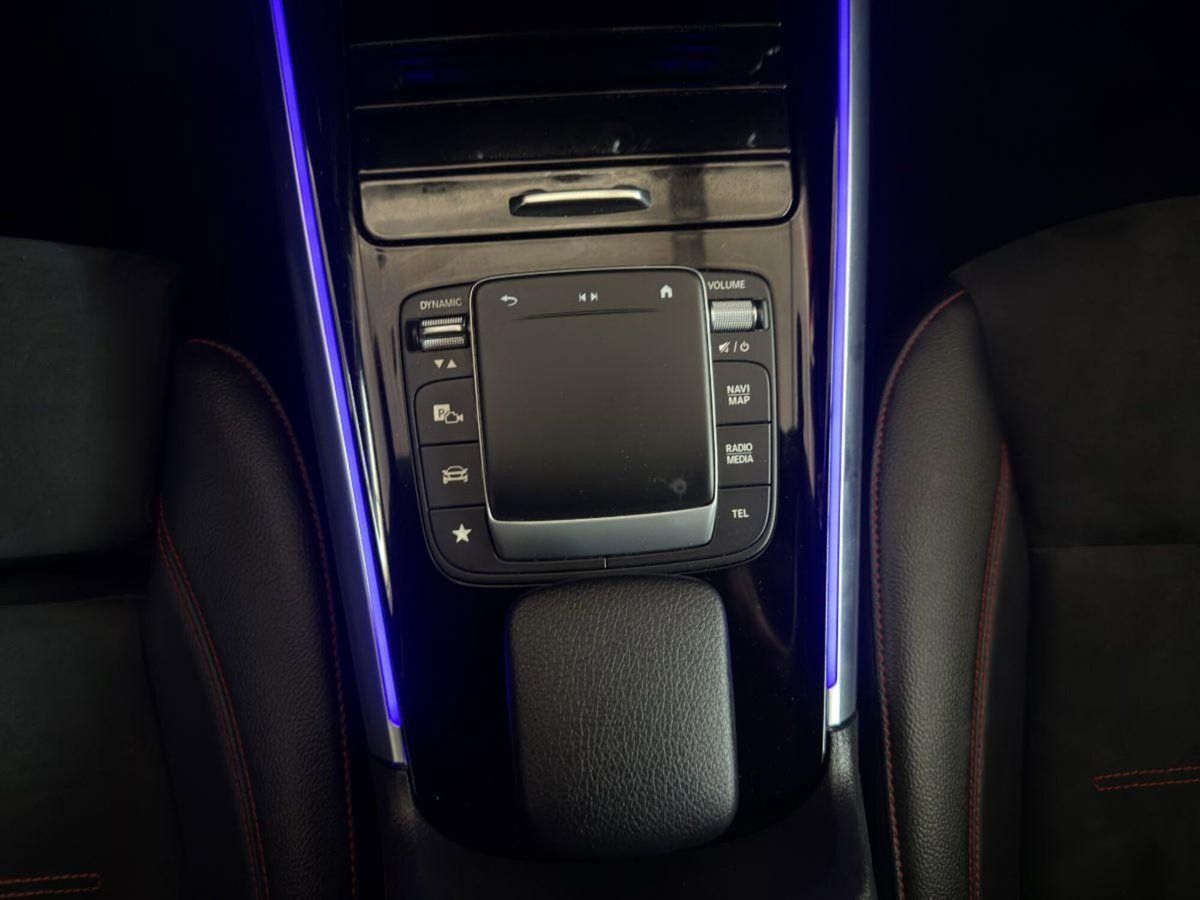 Mercedes-Benz GLA SUV 200 d Automatic 4Matic Premium (19)