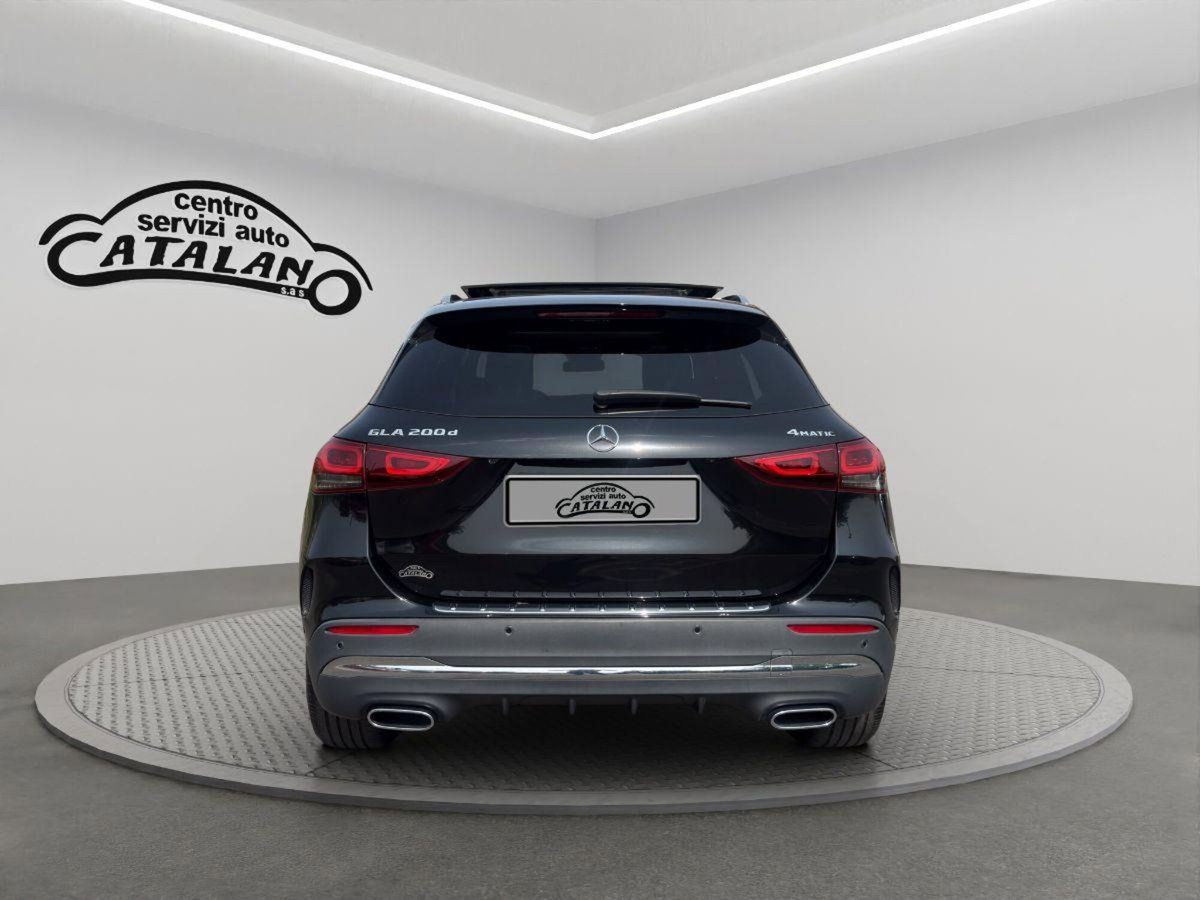 Mercedes-Benz GLA SUV 200 d Automatic 4Matic Premium (4)