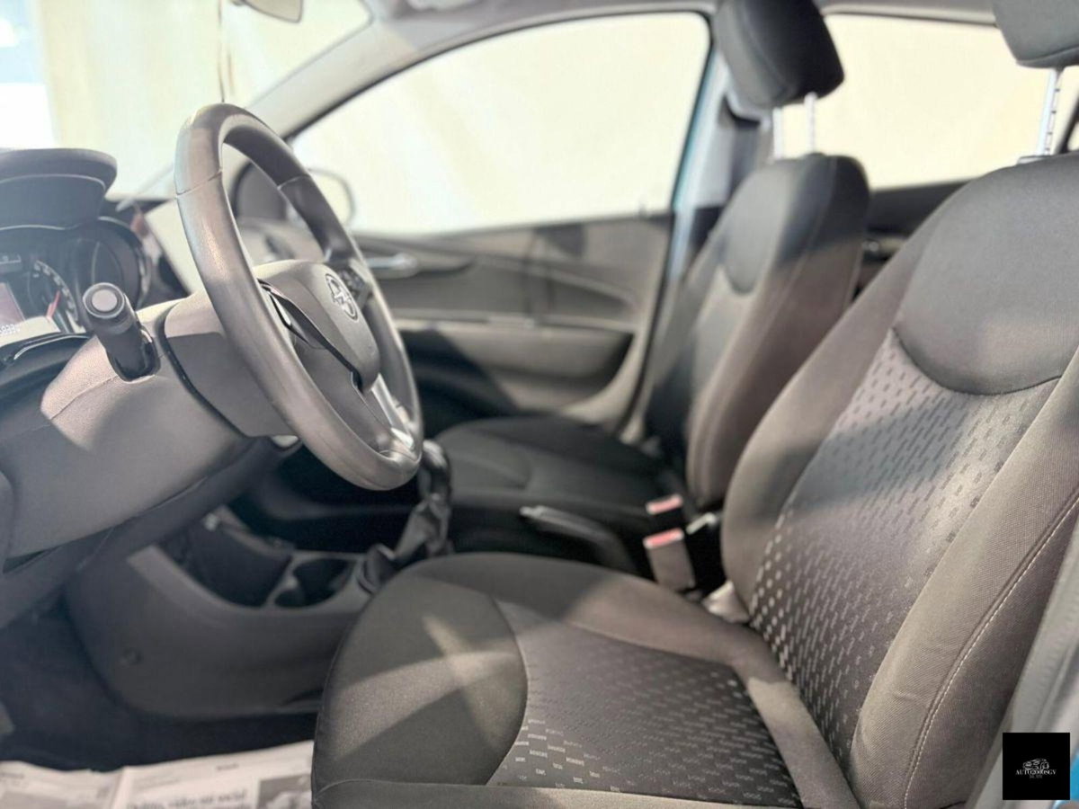 Opel Karl Rocks 1.0 73 CV (10)