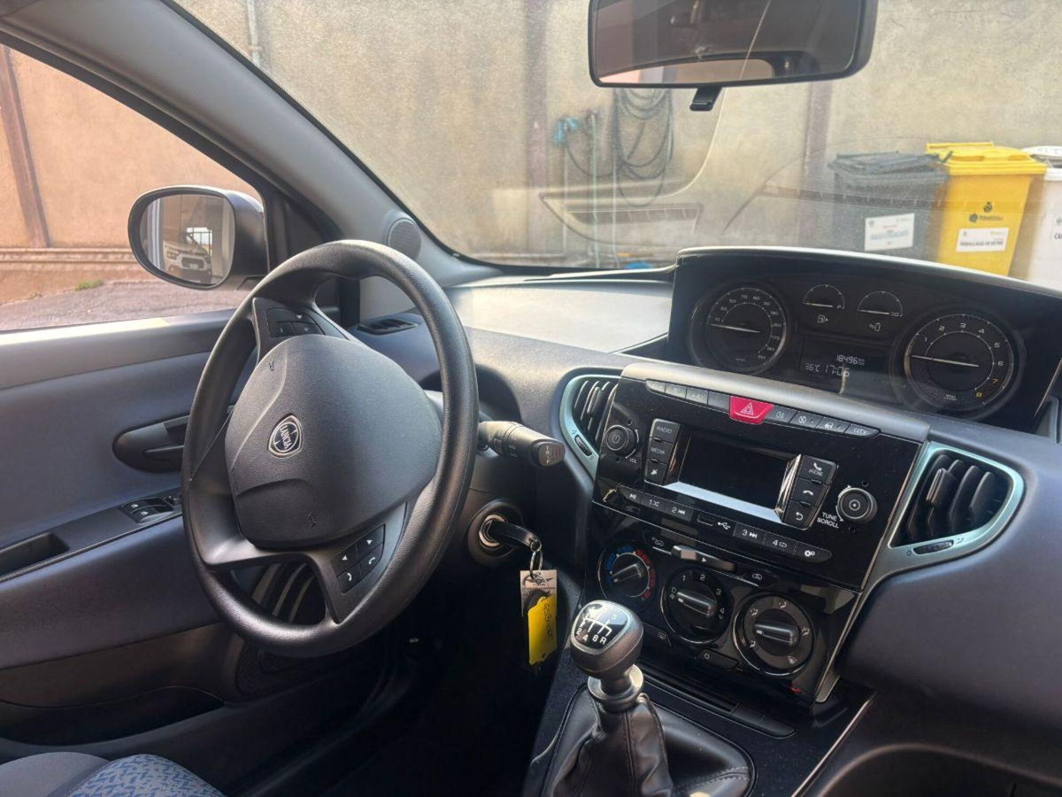 Lancia Ypsilon 1.0 FireFly 5 porte S&S Hybrid Maryne (10)