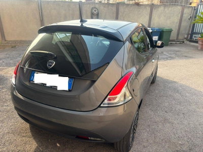 Lancia Ypsilon 1.0 FireFly 5 porte S&S Hybrid Maryne (12)
