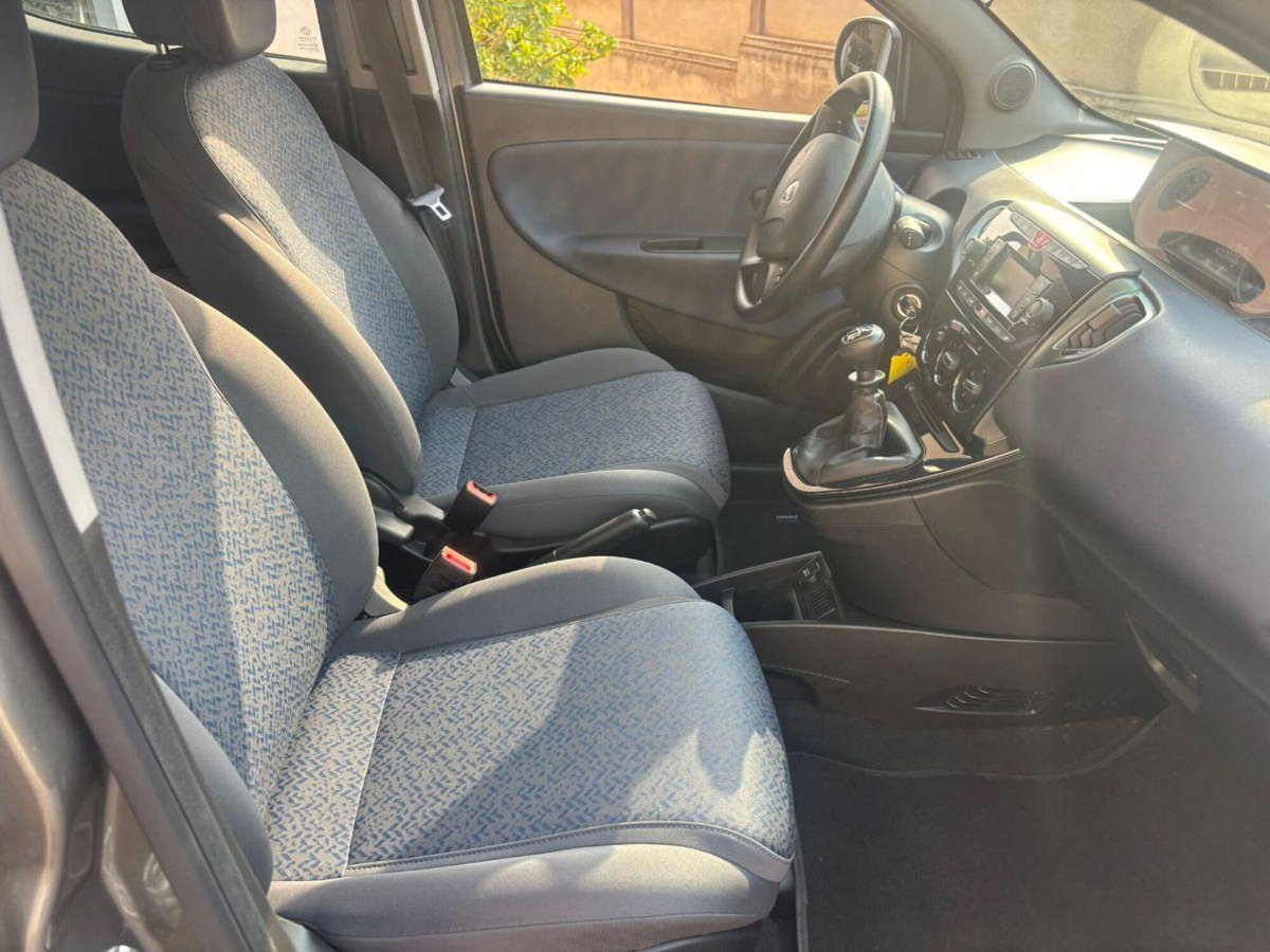 Lancia Ypsilon 1.0 FireFly 5 porte S&S Hybrid Maryne (7)