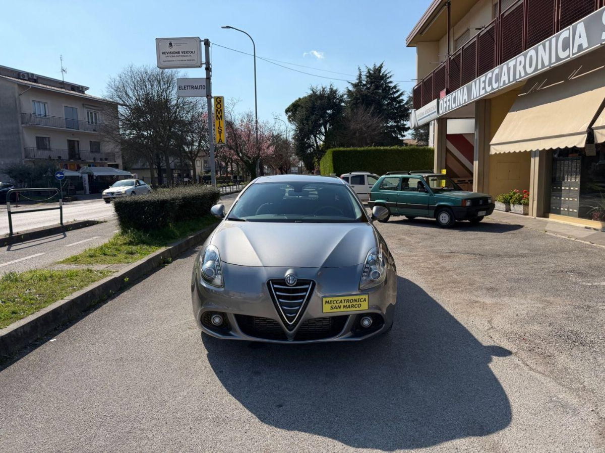 Alfa Romeo Giulietta 2.0 JTDm Giulietta 150cv (2)