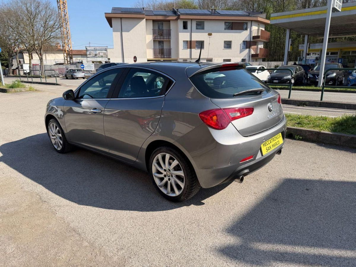 Alfa Romeo Giulietta 2.0 JTDm Giulietta 150cv (6)