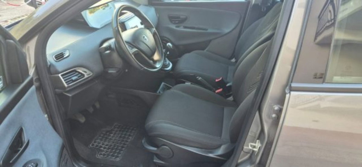 Lancia Ypsilon 1.0 FireFly 5 porte S&S Hybrid Gold Plus (11)