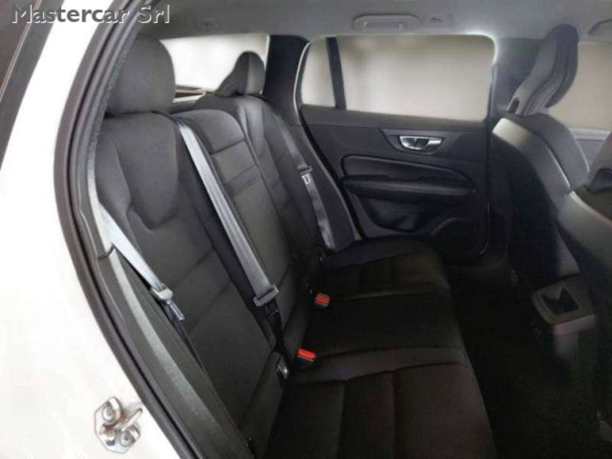 Volvo V60 B4 (d) Geartronic Momentum Business Pro (10)