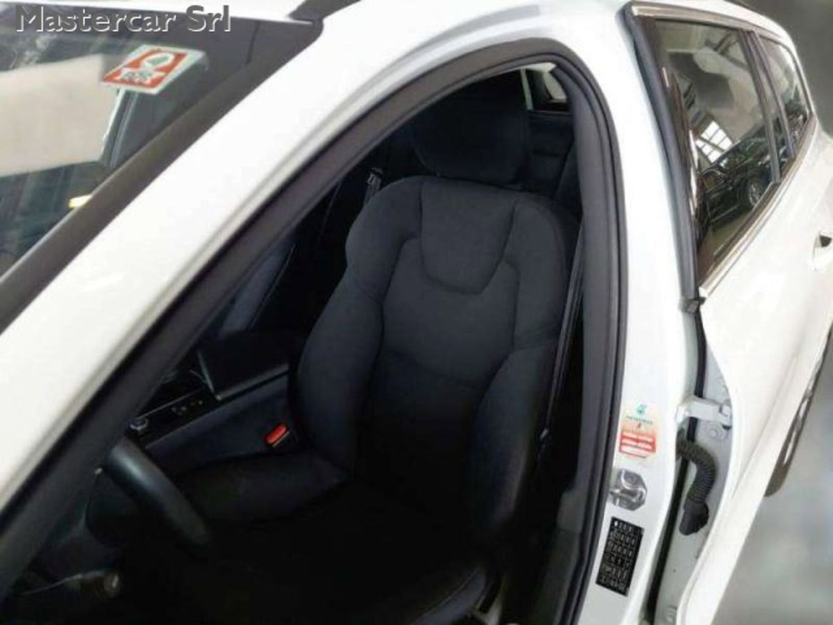 Volvo V60 B4 (d) Geartronic Momentum Business Pro (9)