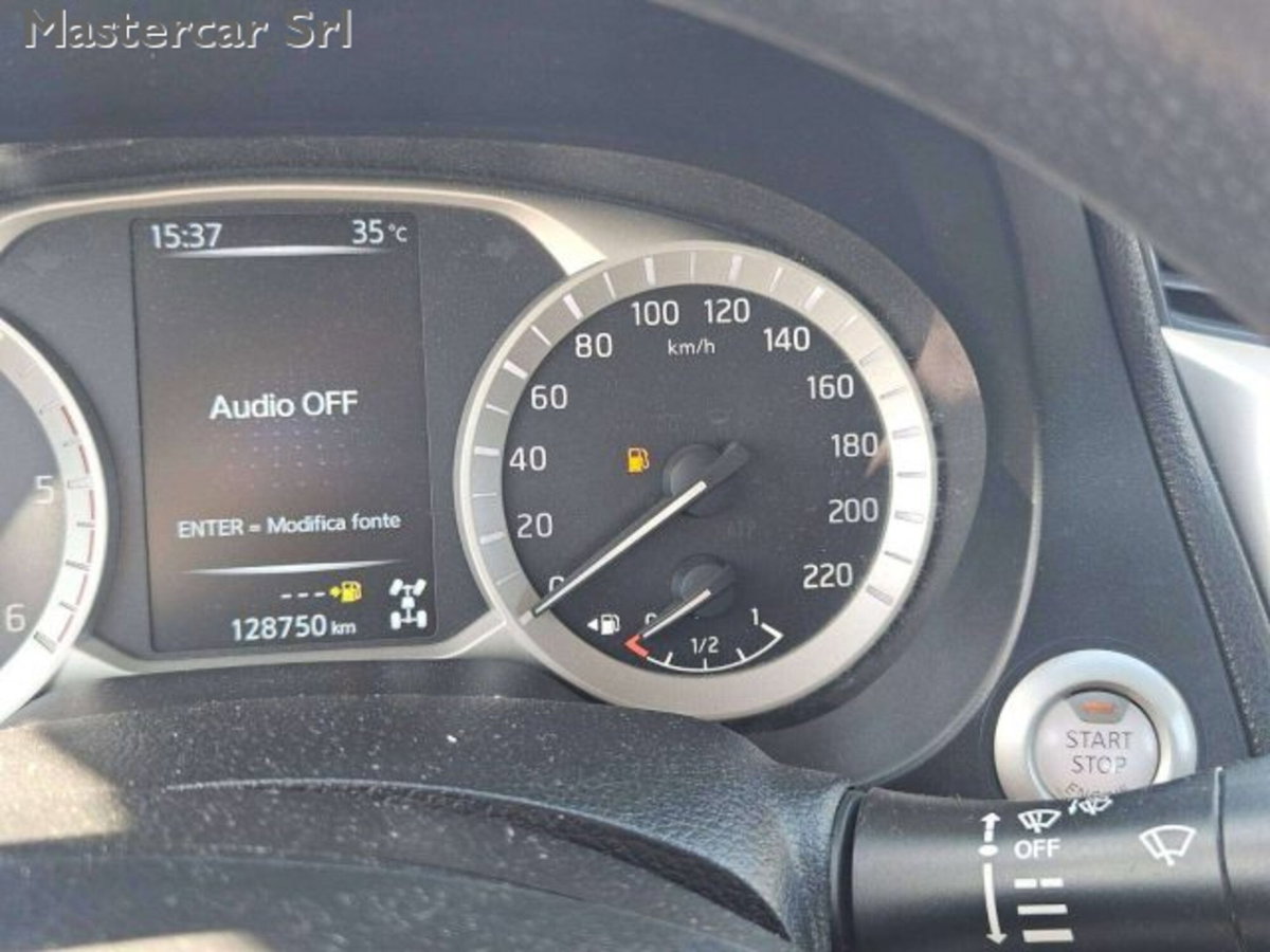 Nissan Navara 2.3 dCi 4WD King Cab Acenta (15)