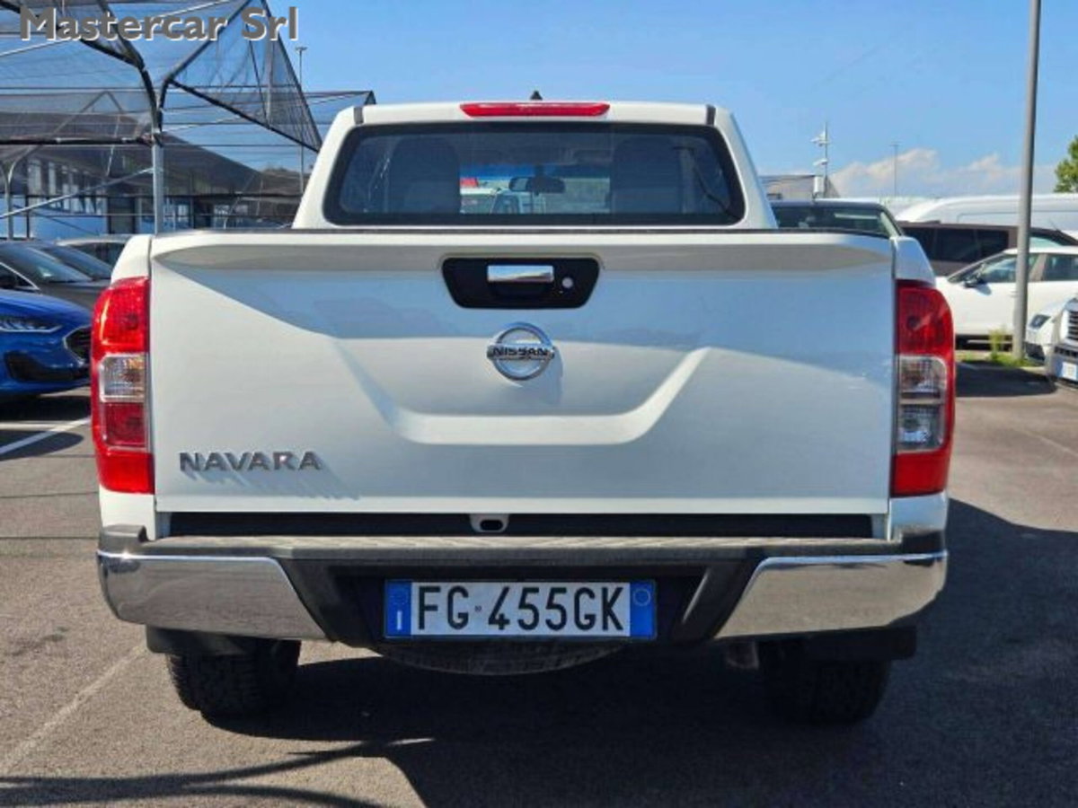 Nissan Navara 2.3 dCi 4WD King Cab Acenta (6)