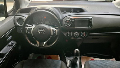 Toyota Yaris 1.0 5 porte Active (11)