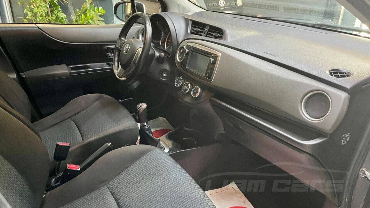 Toyota Yaris 1.0 5 porte Active (12)
