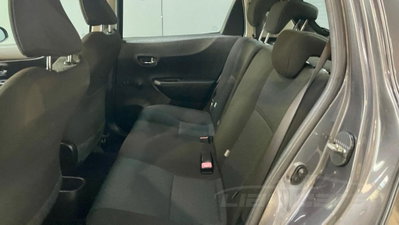 Toyota Yaris 1.0 5 porte Active (13)