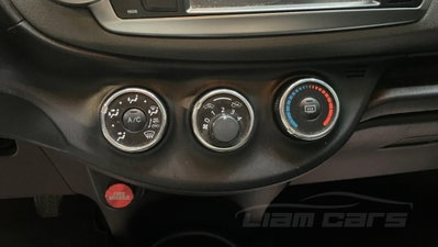 Toyota Yaris 1.0 5 porte Active (18)