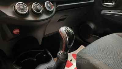 Toyota Yaris 1.0 5 porte Active (19)