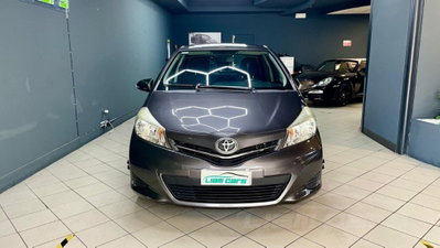 Toyota Yaris 1.0 5 porte Active (2)