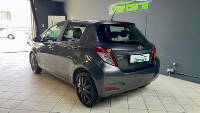 Toyota Yaris 1.0 5 porte Active (6)