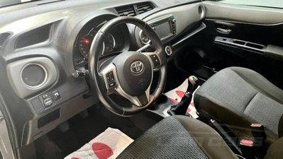 Toyota Yaris 1.0 5 porte Active (7)