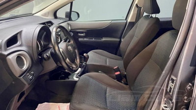 Toyota Yaris 1.0 5 porte Active (9)
