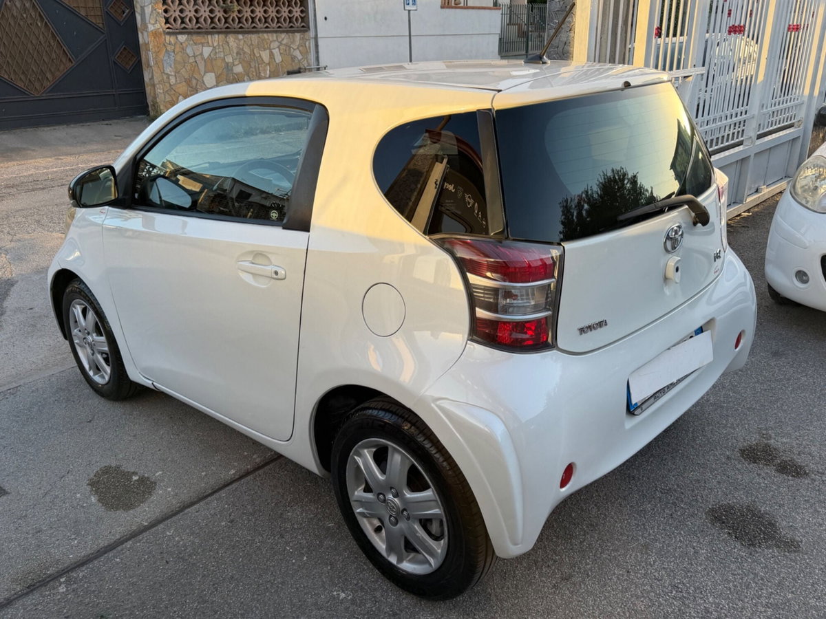 Toyota iQ 1.0 Sol (7)