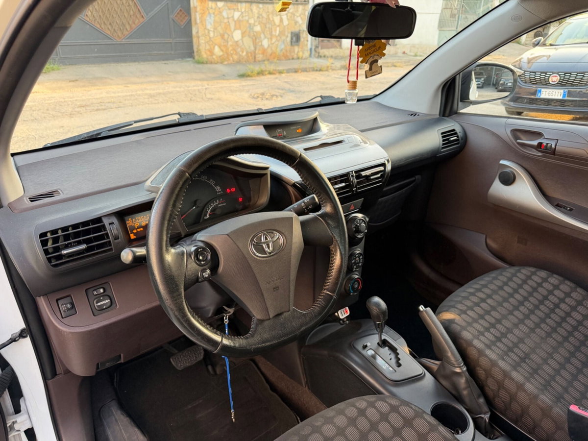 Toyota iQ 1.0 Sol (9)