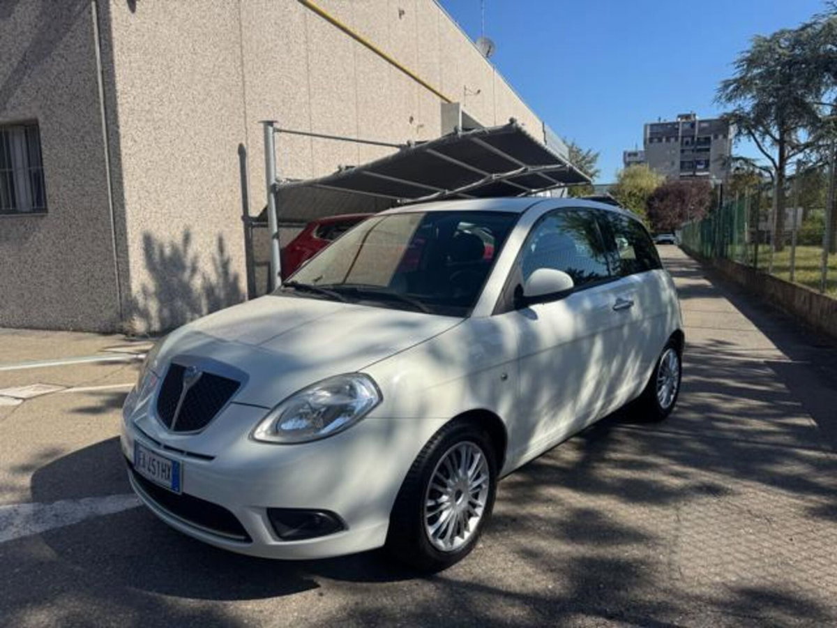 Lancia Ypsilon 1.4 Argento Ecochic GPL