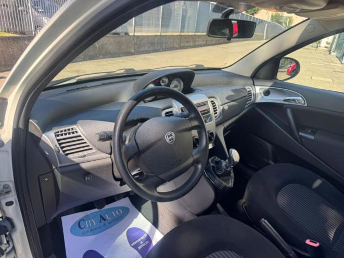 Lancia Ypsilon 1.4 Argento Ecochic GPL (10)