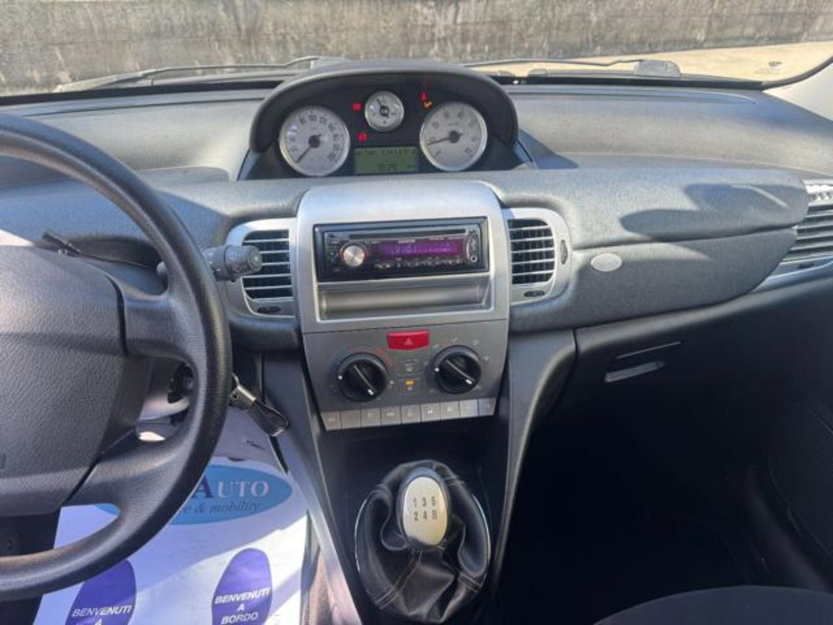 Lancia Ypsilon 1.4 Argento Ecochic GPL (13)