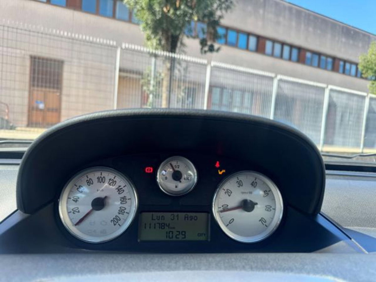 Lancia Ypsilon 1.4 Argento Ecochic GPL (15)