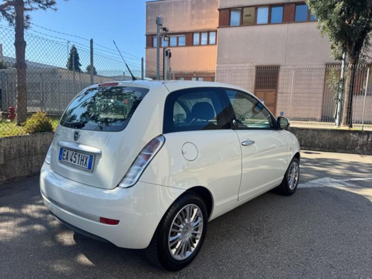 Lancia Ypsilon 1.4 Argento Ecochic GPL (3)