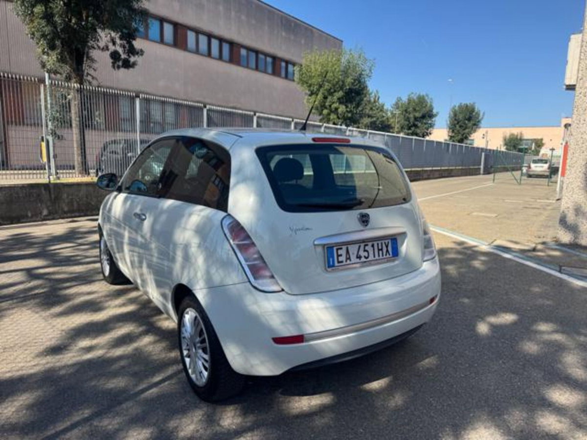 Lancia Ypsilon 1.4 Argento Ecochic GPL (4)