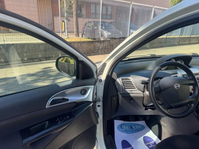 Lancia Ypsilon 1.4 Argento Ecochic GPL (8)