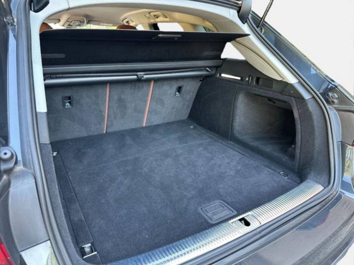 Audi A4 Avant 30 TDI/136 CV S tronic S line edition (14)