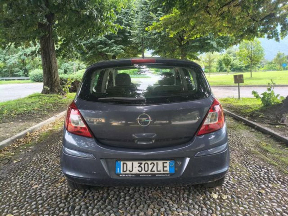 Opel Corsa 1.2 5 porte Club (11)