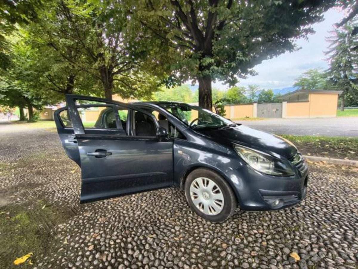 Opel Corsa 1.2 5 porte Club (12)