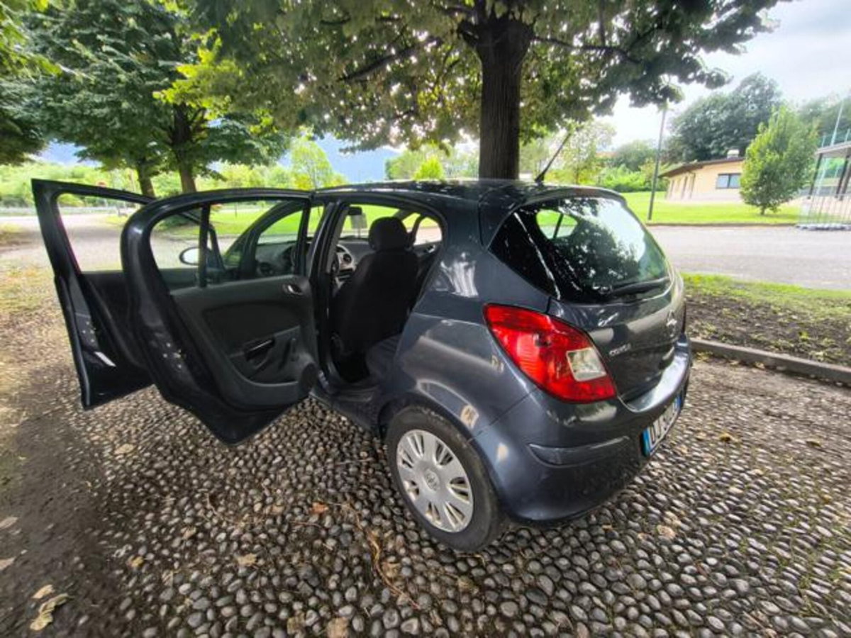 Opel Corsa 1.2 5 porte Club (16)