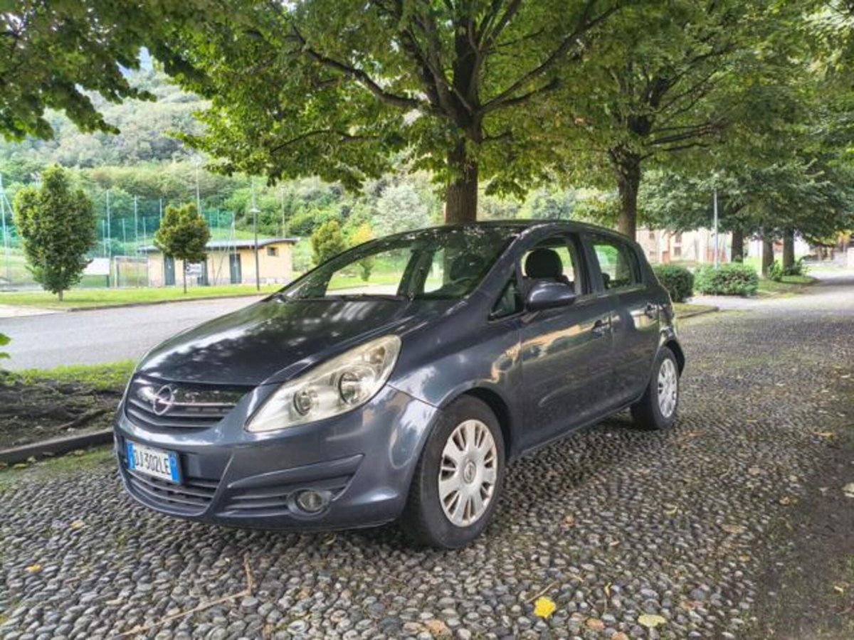 Opel Corsa 1.2 5 porte Club (2)